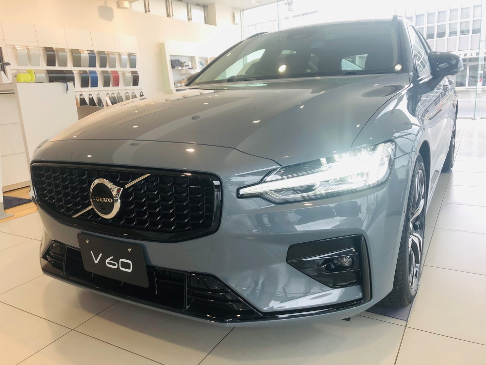 特別仕様車【V60 Ultimate B4 Dark Edition】展示中👀 | ボルボ・カー